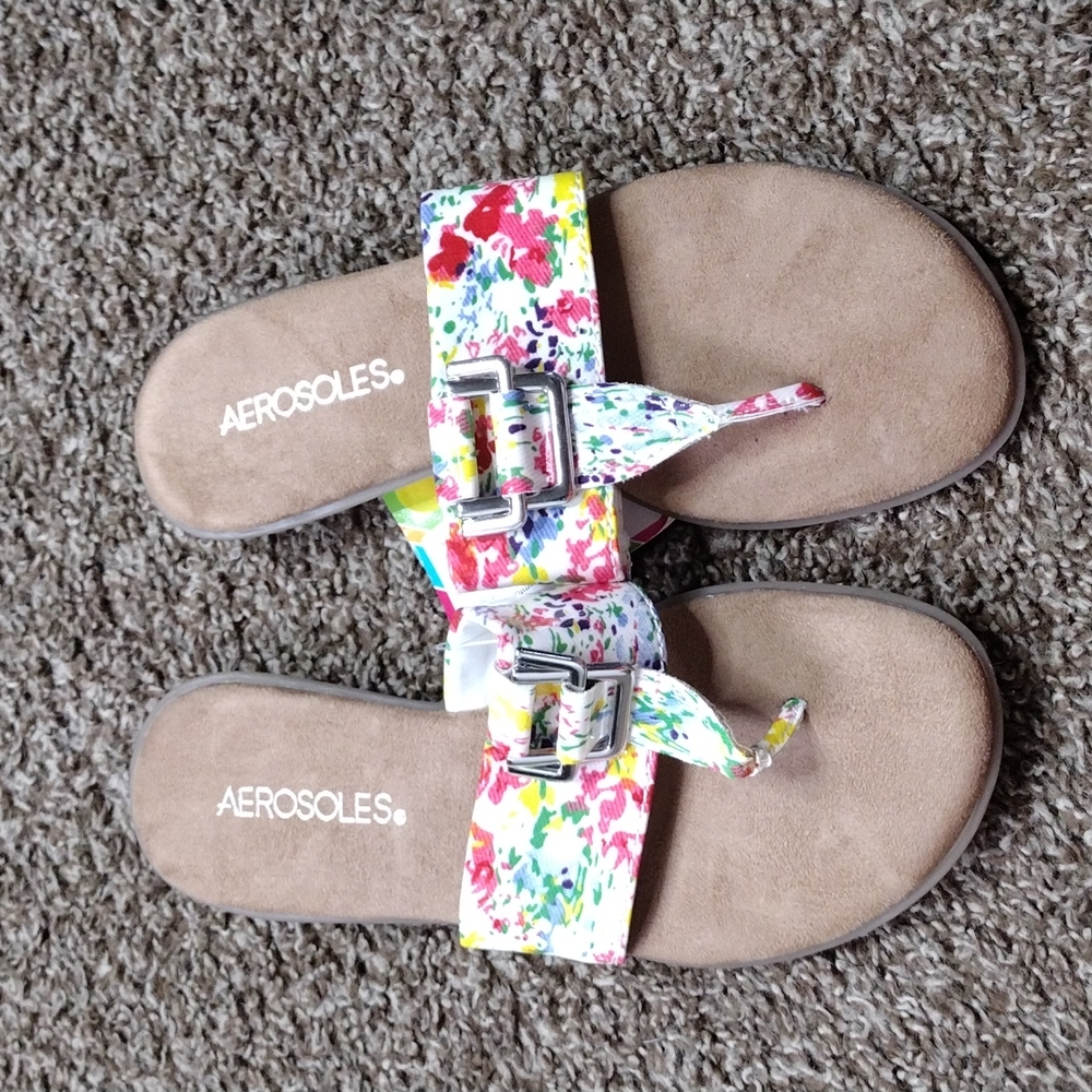NWT Aerosoles Floral Patent Sandals